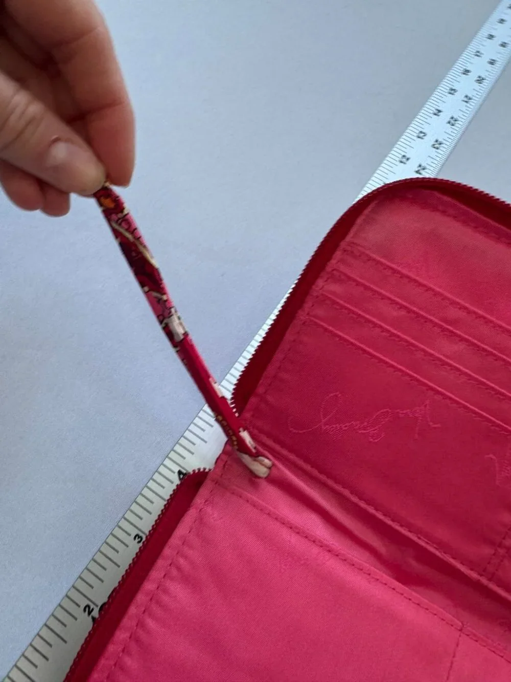 Vera Bradley Zip-Around Wallet Wristlet Rosy Posies NWT - Picture 5 of 10